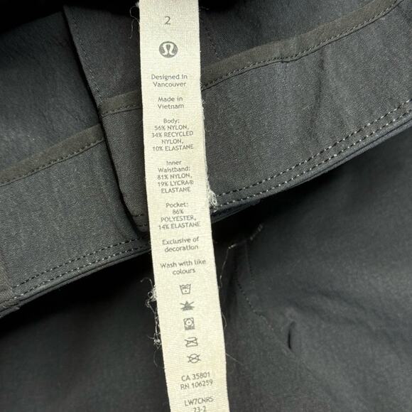 LULULEMON Black Relaxed Fit Super High-Rise Cargo Short Women’s - Picture 2 of 7